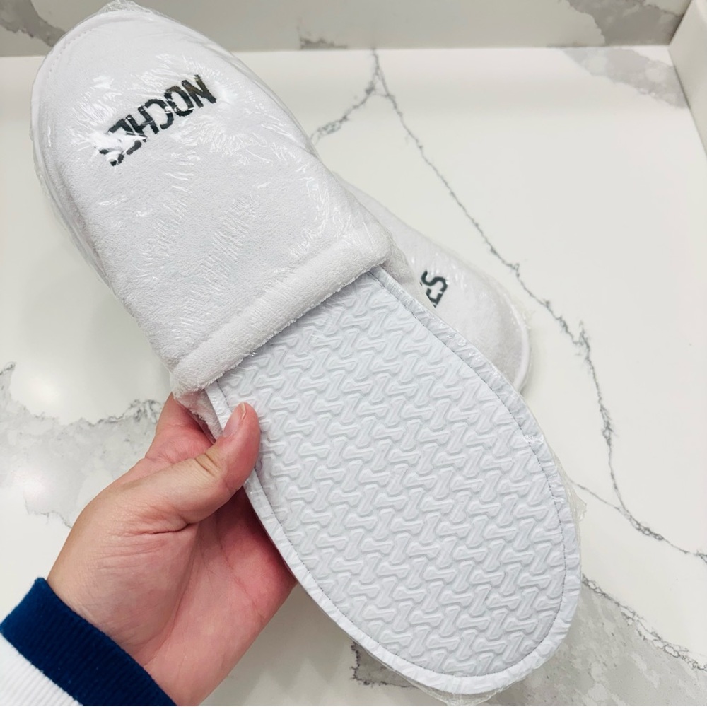2 ct. Hard Rock Hotel Buenas Noches White Close Toed Hotel Slippers - Picture 3 of 3